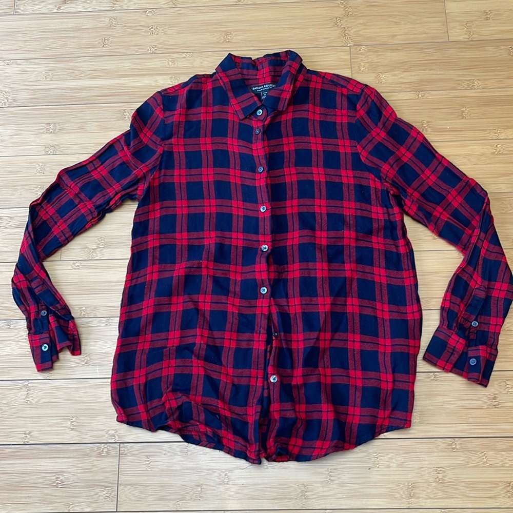 Banana Republic Red/Black Plaid Boyfriend fit shirt size S petite